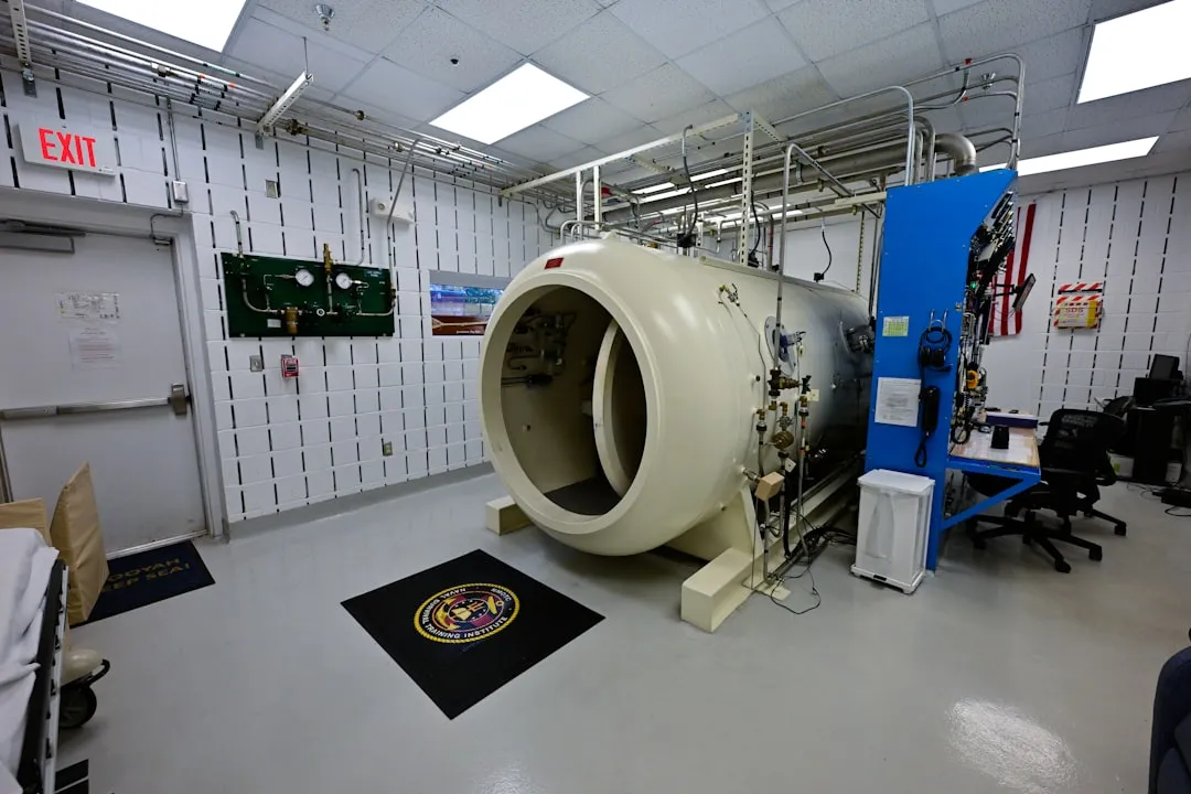 耐威科技GPS定位器与北斗定位器在多场景应用中的优劣势对比分析